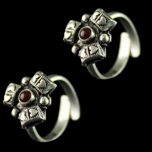 92.5 Silver Toe Rings Studded Red Stones