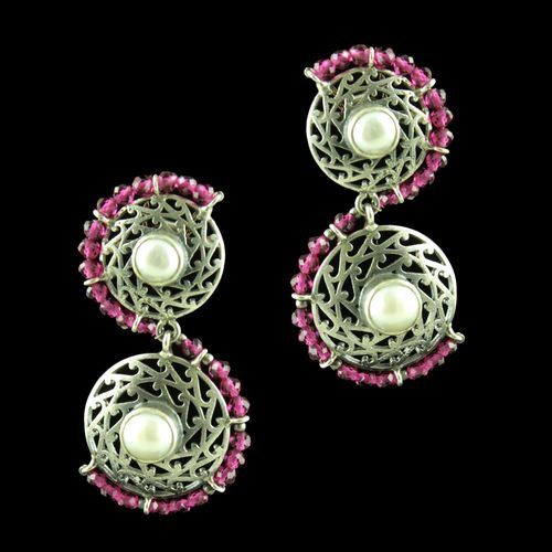 OXIDIZED SILVER EARRINGS WITH RED CORUNDUM AND PEARLS