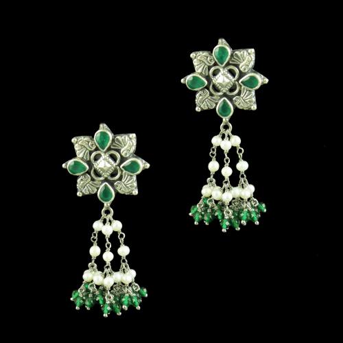 OXIDIZED SILVER EARRINGS WITH EMERALD AND PEARLS