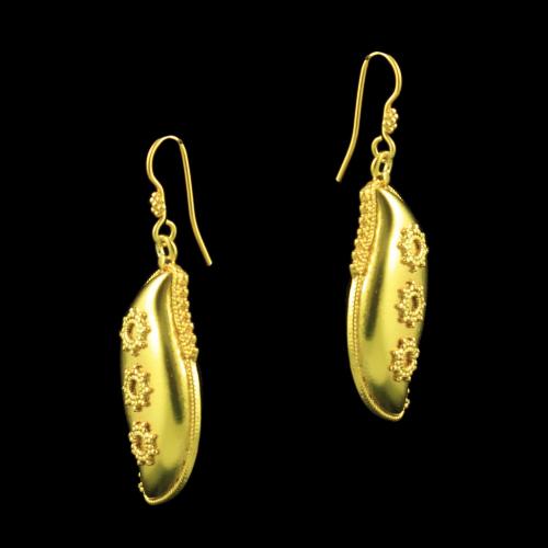 GOLD PLATED FLORAL DESIGN HANGING EARRINGS