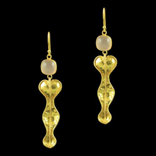 GOLD PLATED HANGING EARRINGS WITH ONYX STONES