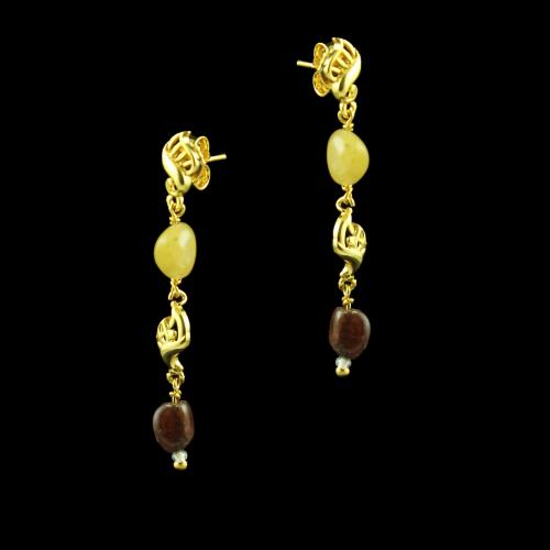 GOLD PLATED FLORAL EARRINGS WITH GARNET STONES