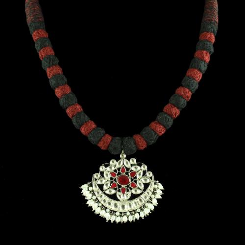 OXIDIZED FLORAL DESIGN KUNDAN STONE THREAD NECKLACE WITH PEARLS