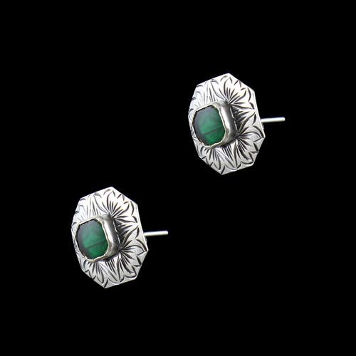 OXIDIZED SILVER CASUAL EARRINGS WITH GREEN HYDRO STONES