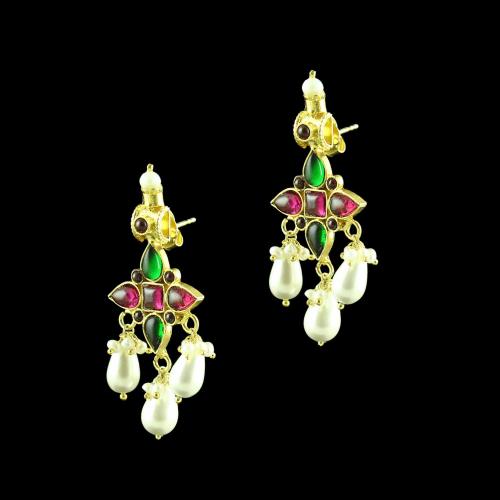 GOLD PLATED RED AND GREEN ONYX DROPS EARRINGS WITH PEARLS