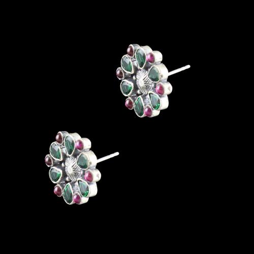 OXIDIZED SILVER CAUSAL EARRINGS WITH RED AND GREEN CORUNDUM STONES