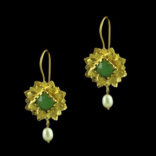 GOLD PLATED FLORAL HANGING EARRINGS WITH ONYX AND PEARL