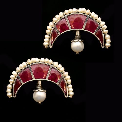 OXIDIZED SILVER KUNDAN CHAND EAR CUFF WITH PEARLS