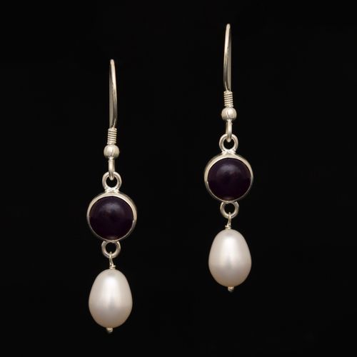 STERLING SILVER ONYX HANGING EARRINGS WITH PEARL BEADS