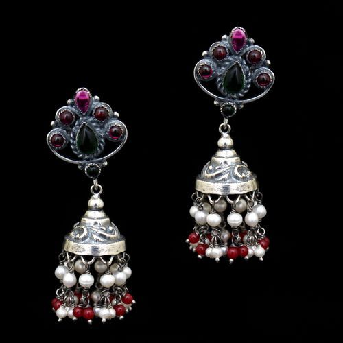 OXIDIZED SILVER RED AND GREEN CORUNDUM WITH PEARL BEADS EARRINGS