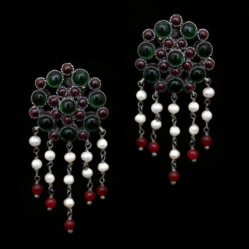 OXIDIZED SILVER RED AND GREEN CORUNDUM WITH PEARL BEADS EARRINGS