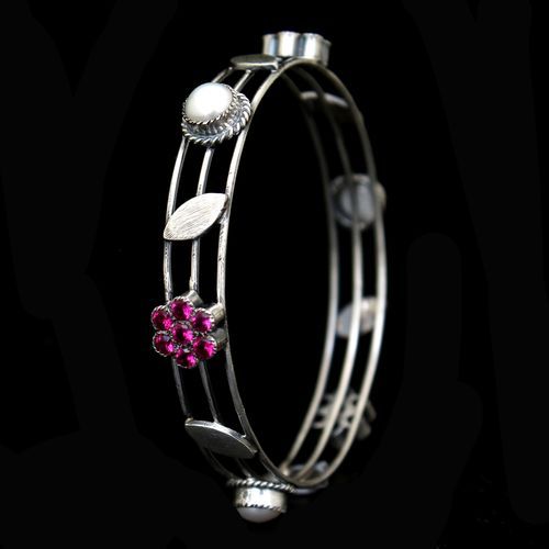 OXIDIZED SILVER RED CORUNDUM AND PEARL BEADS BANGLES