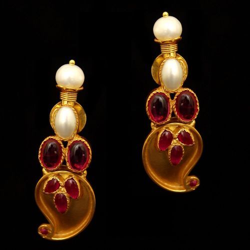 GOLD PLATED RED CORUNDUM AND PEARL BEADS EARRINGS