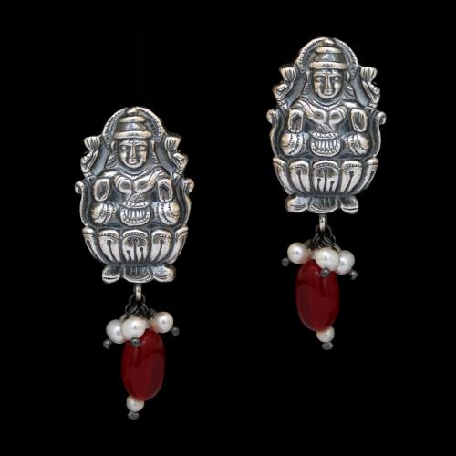 OXIDIZED SILVER LAKSHMI RED OVAL AND PEARL BEADS EARRINGS