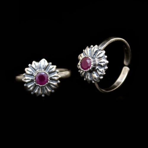 OXIDIZED SILVER RED CORUNDUM TOE RINGS