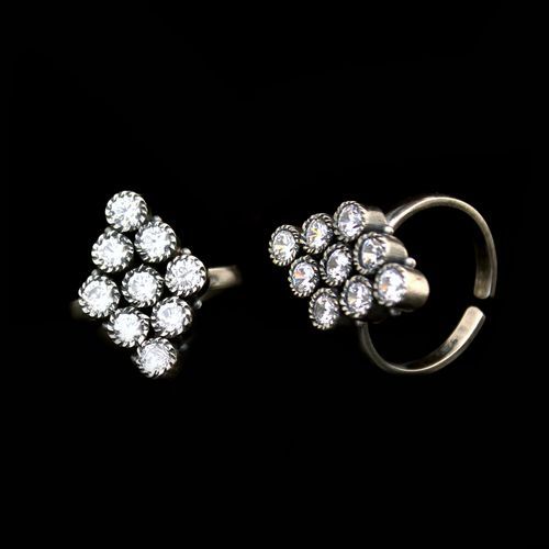 OXIDIZED SILVER CZ TOE RINGS