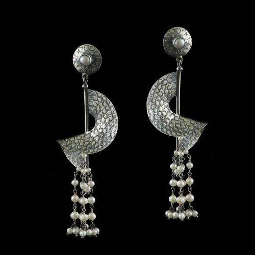 OXIDIZED SILVER DROP EARRINGS WITH PEARLS