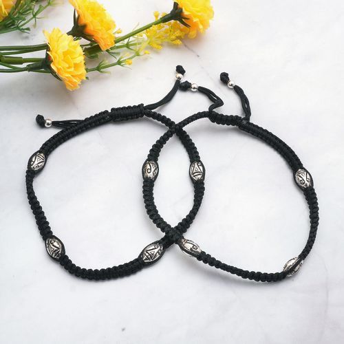 THREAD ANKLET WITH FLORAL SILVER CHARMS