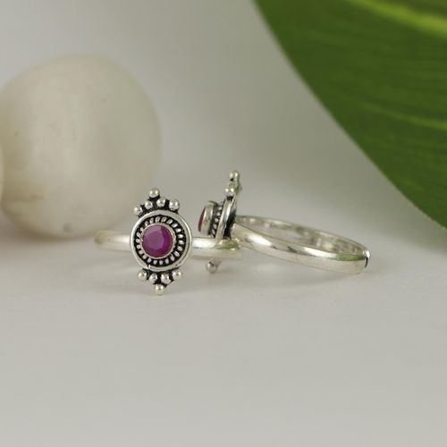 OXIDIZED SILVER TOE RINGS WITH RED HYDRO STONES