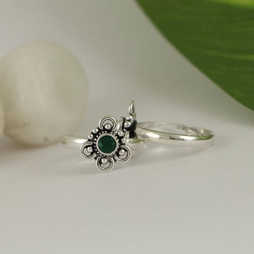 OXIDIZED SILVER TOE RINGS WITH GREEN HYDRO STONES