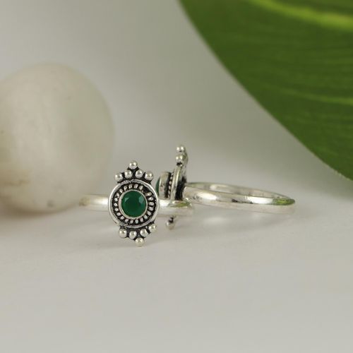 OXIDIZED SILVER TOE RINGS WITH GREEN HYDRO STONES