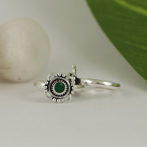 OXIDIZED SILVER TOE RINGS WITH GREEN HYDRO STONES
