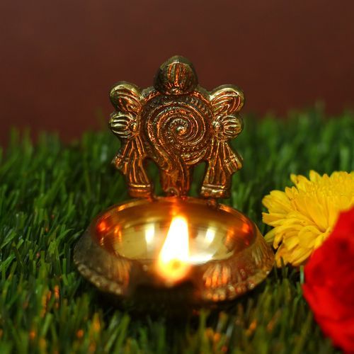 BRASS SHANKU OIL DEEPA